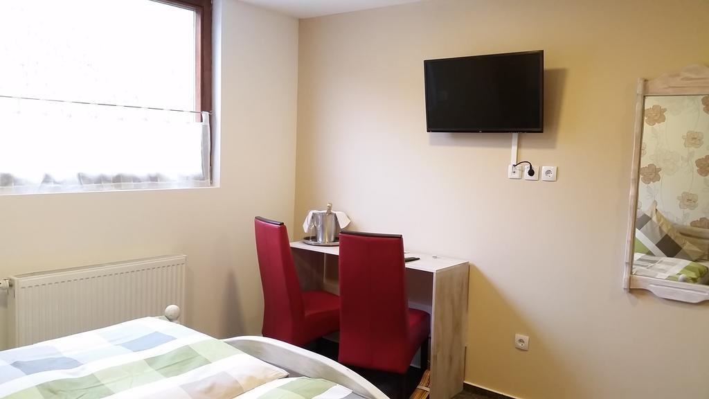 Hotel Zum Schleicher Kuckuck ภายนอก รูปภาพ